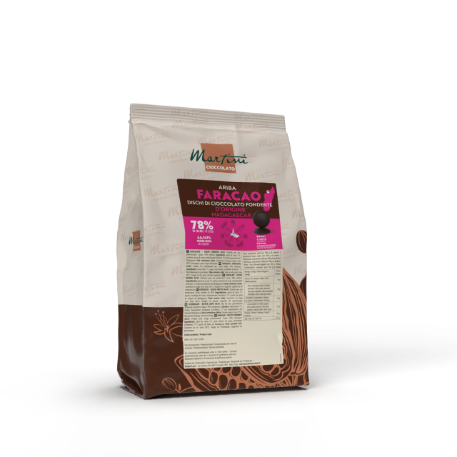Bolsa de discos de chocolate negro Ariba Faracao 78% de Madagascar, envase marrón y rosa.