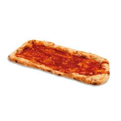 Pizza rectangular tipo flatbread con salsa de tomate y corteza dorada horneada, sobre fondo blanco.