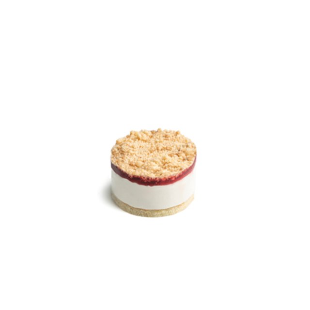 Cheesecake pequeño y redondo con cobertura crocante de galleta, capa de frutos rojos, relleno de crema blanca y base ...